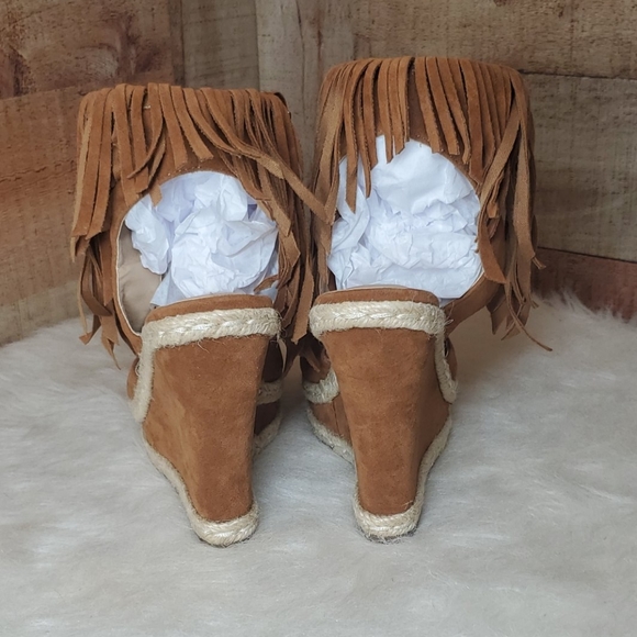 Mark Fringe Wedges - Picture 5 of 9